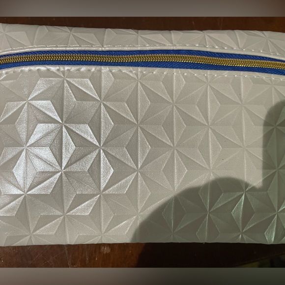 Mystery makeup bag! w/ 5 products! - Picture 2 of 4